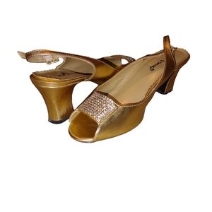 Annie Shoe| Gold open toe| size 11W
